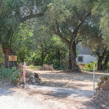 Kondraki Villa *