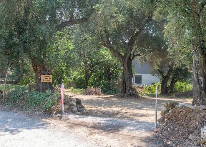 Kondraki Villa *